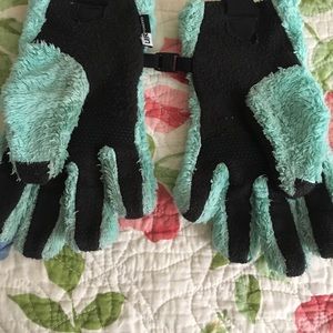 Girls small north face winter jacket / gloves